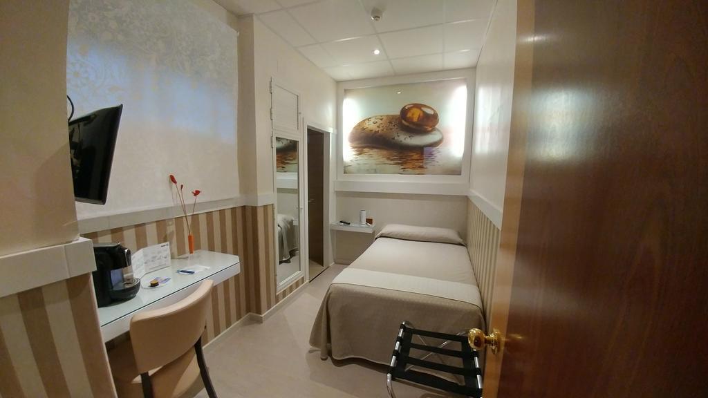 Hostal Paris San Fernando Eksteriør bilde