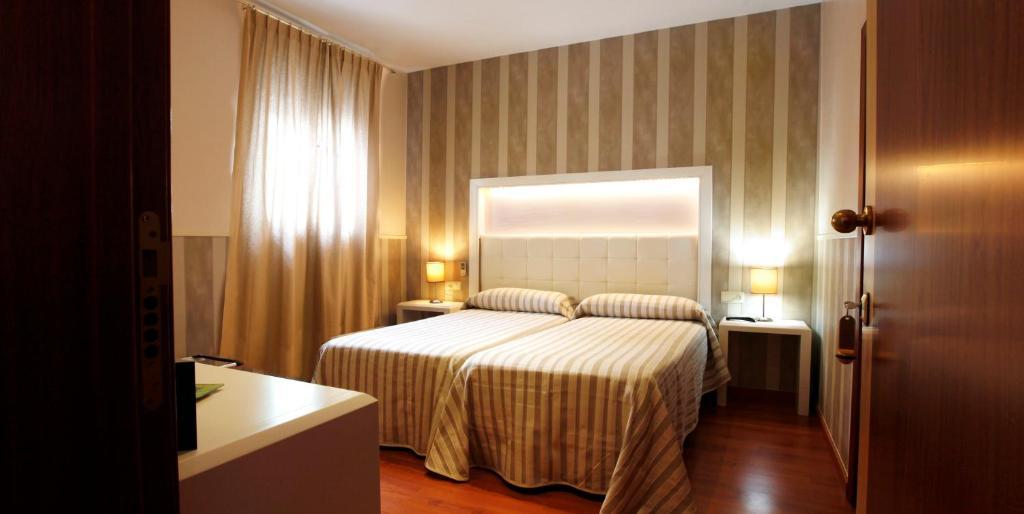 Hostal Paris San Fernando Rom bilde